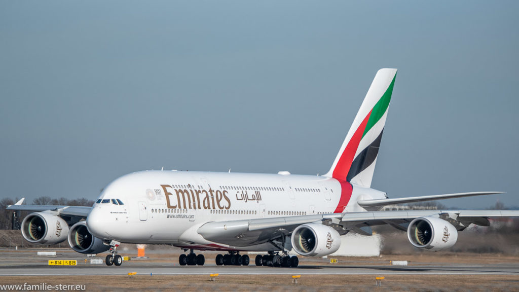 Airbus A380 beim Start auf der südlichen Startbahn am Flughafen München