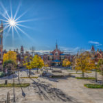 strahlender Sonnenschein über den Innenhof des Hospital Sant Pau in Barcelona