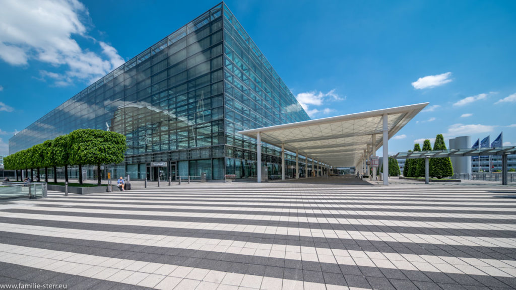 Außenansicht Abflugebene Terminal 2 am Flughafen München