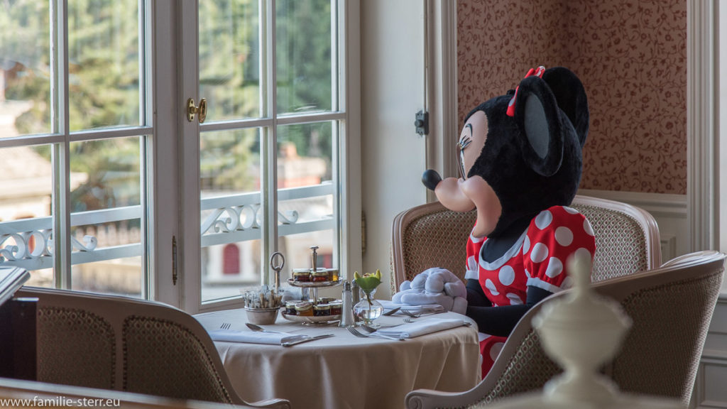 Minnie Mouse in der Castle Club Lounge