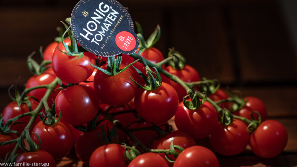 ein Berg von kleinen, süßen Honig - Tomaten