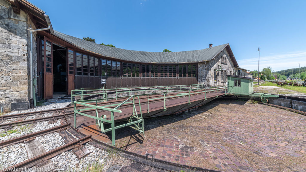 Drehscheibe vor dem Lokschuppen beim Localbahnmuseum in Bayerisch Eisenstein