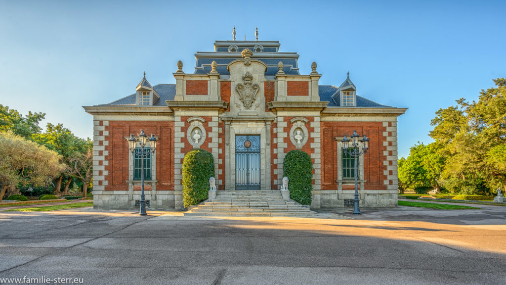 Eingang zum Palast Albeniez in Barcelona