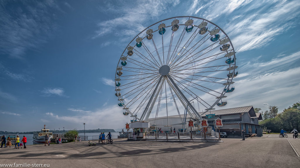 ein Riesenrad im Hafen von Prien / Stock am Chiemsee