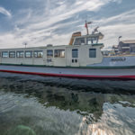 die MS Rudolf der Chiemsee - Schifffahrt im Hafen von Prien Stock