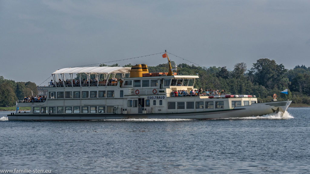 die MS Edeltraud auf dem Weg von der Herreninsel zum Hafen Prien / Stock