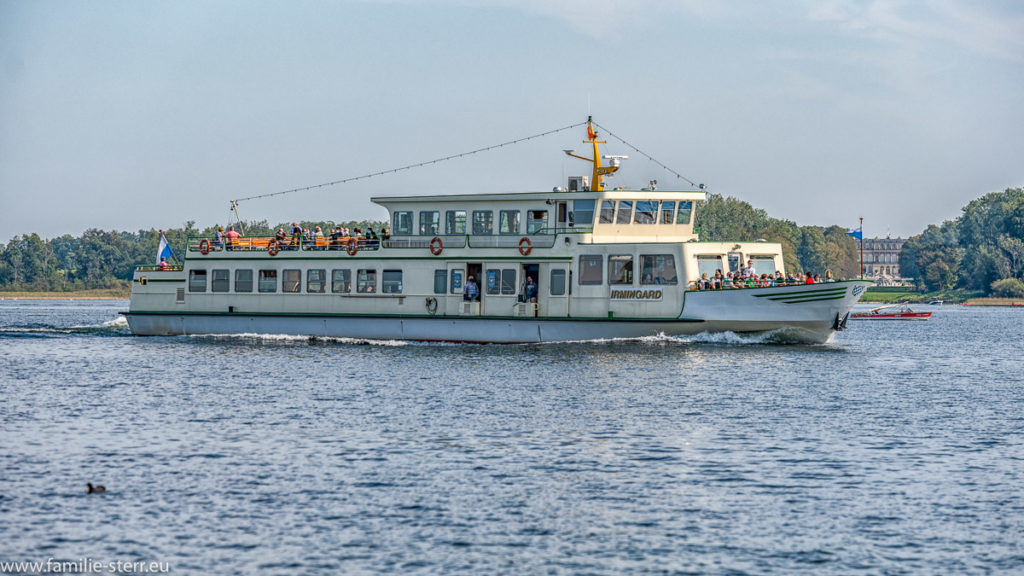 die MS Irmingard auf dem Weg von der Herreninsel zum Hafen Prien / Stock