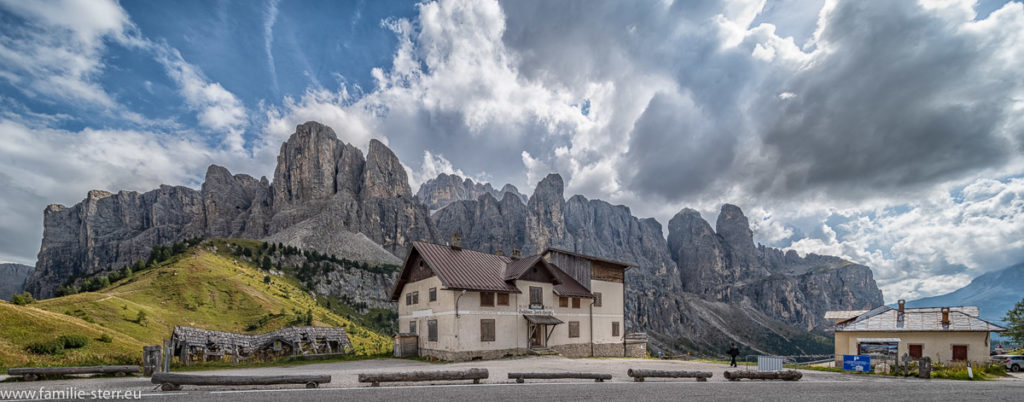 Rifugio Grödner Joch unterhalb der Sella - Gruppe