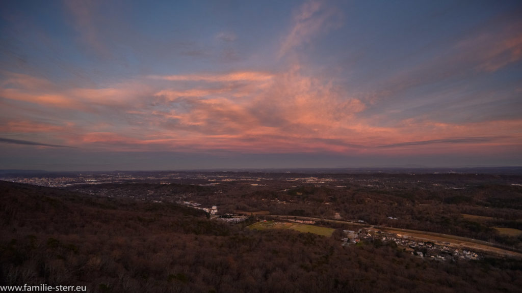 Sonnenuntergang über Chattanooga von Lovers Leap auf dem Lookout Mountain gesehen