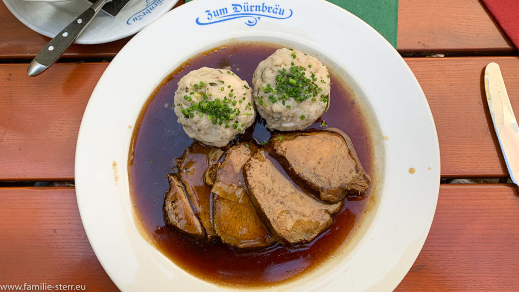 Sauerbraten mit Semmelknödel vom Dürnbräu in München
