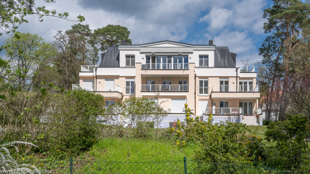 eine beeindruckende Villa mit Ferienwohnungen am Ufer des Scharmmützelsees