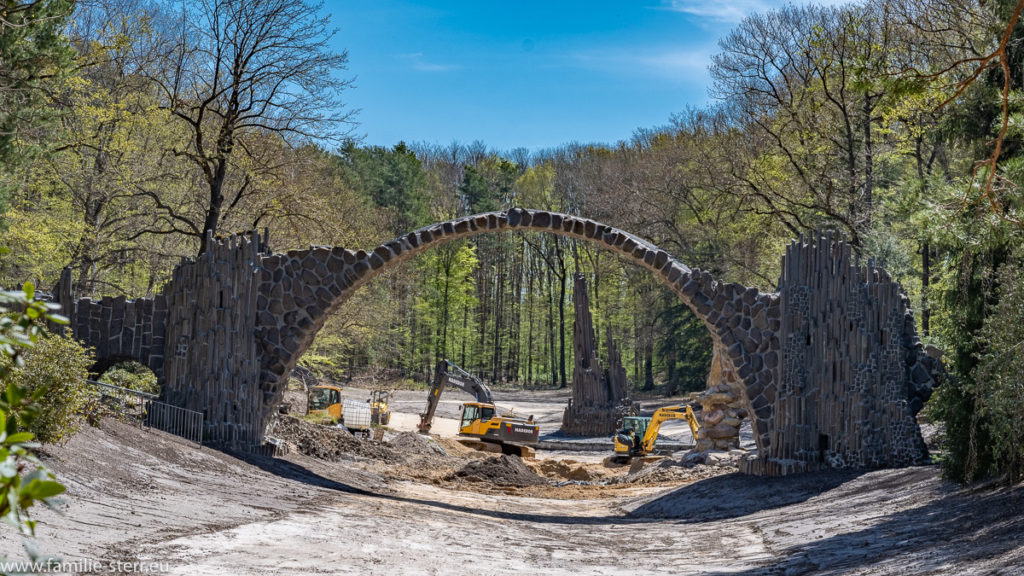 Baustelle an der Rackotzbrücke im Rhododendronpark Kromlau