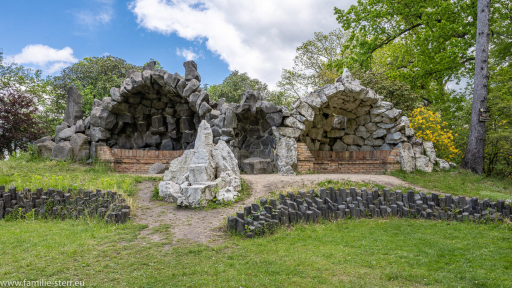 Himmel und Hölle / Grotten im Rhododendronpark Kromlau