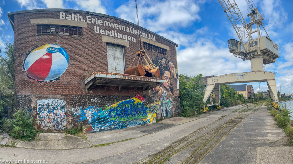 Rhine Side Streetart Biergarten