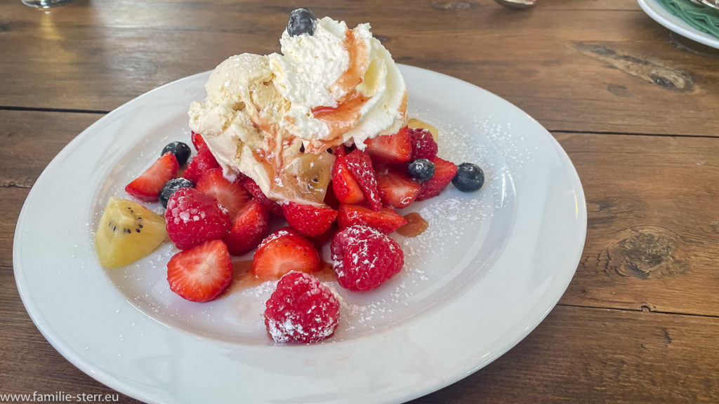 Früchte und Eis im Wirtshaus Kreuzender in Erding