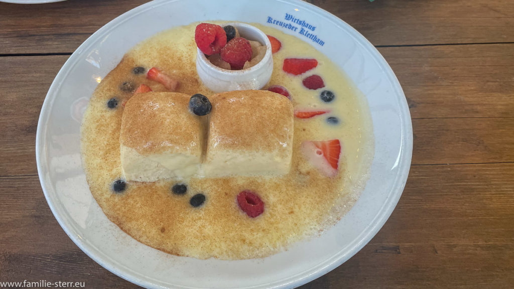 Dampfnudeln mit Vanillesauce im Wirtshaus Kreuzender in Erding