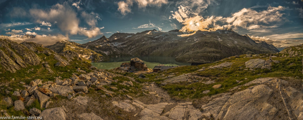 Blick vom Schafbühel auf die Rudolfshütte und den Weißensee bei Sonnenuntergang