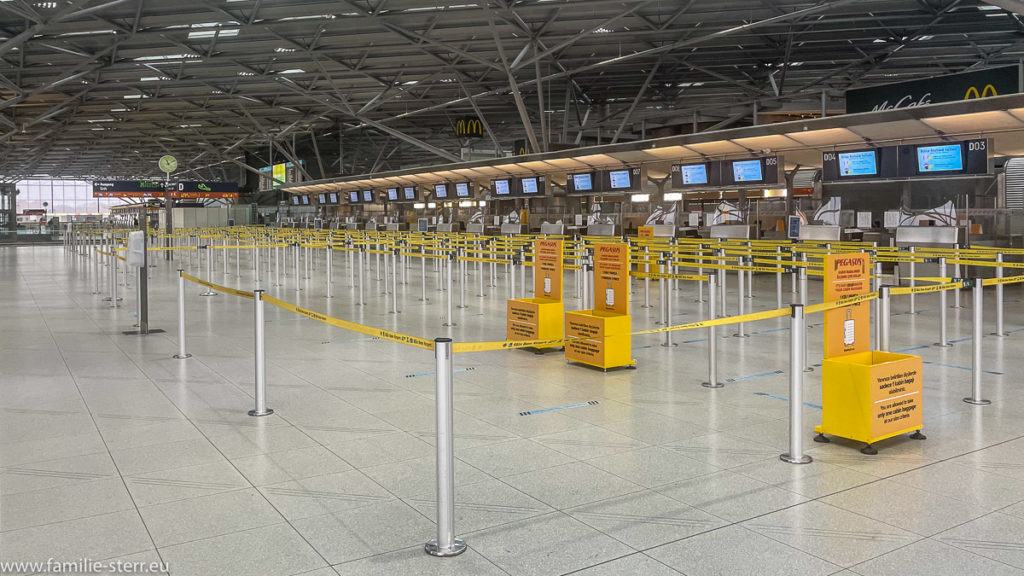 Menschenleeres Terminal am Flughafen Köln/Bonn