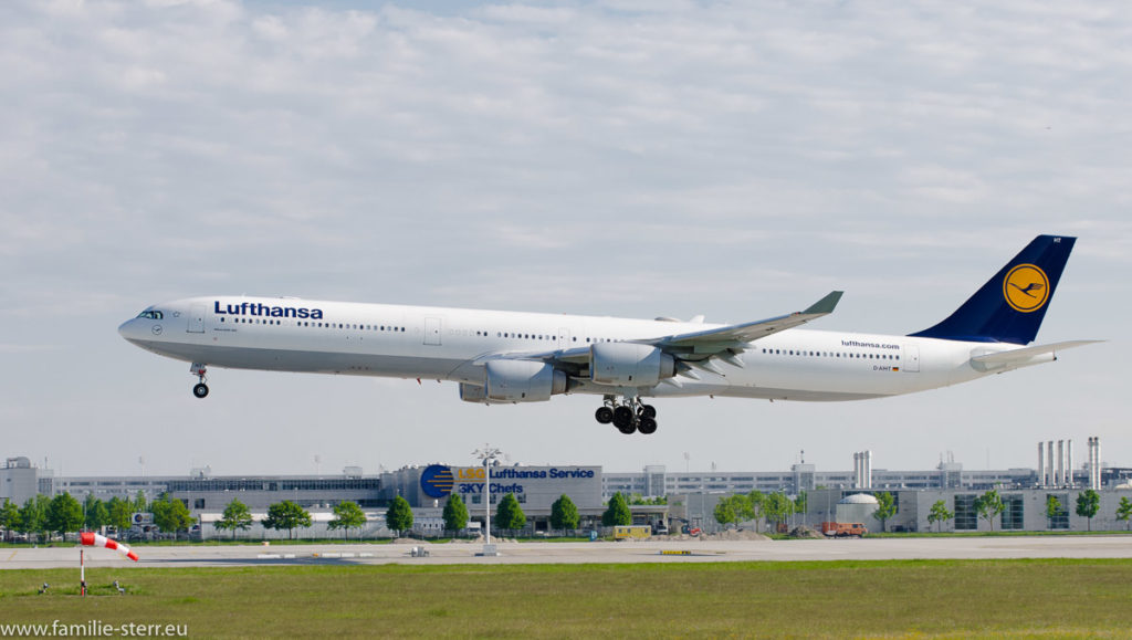 Airbus A340-642 Lufthansa D- AIHT bei der Landung in München
