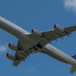 Airbus A340-642 Lufthansa D- AIHT nach dem Start in München im blauen Himmel