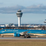 Vietnam Airlines Boeing B787-9 VN-A870 vor dem Tower am Flughafen München