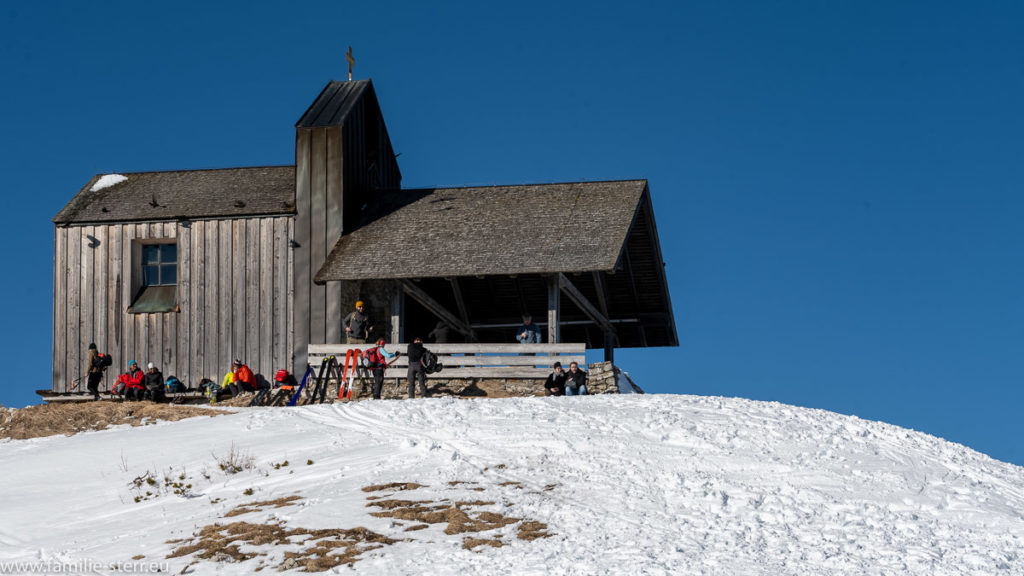 Taborikircherl - Gipfelkapelle auf dem Hochfelln im Schnee