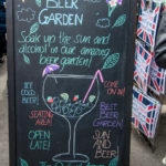 Hinweisschild auf einen Biergarten in der Nähe des Camden Lock Market