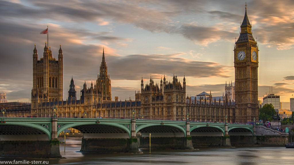 Sonnenuntergang über Big Ben und den Houses of Parliament in London