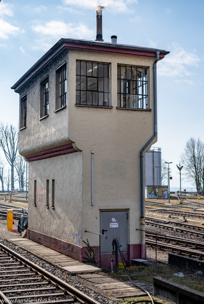 das Stellwerk in einem kleinen Turmbau am Inselbahnhof in Lindau