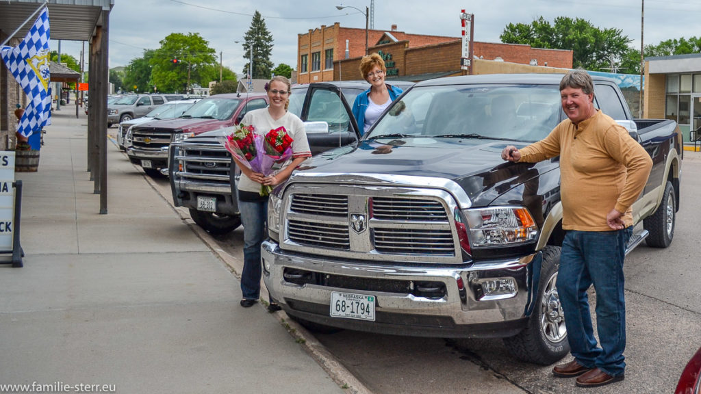 Kathi mit Debbie und Mark bei der Graudation Feier in Paxton Nebraska