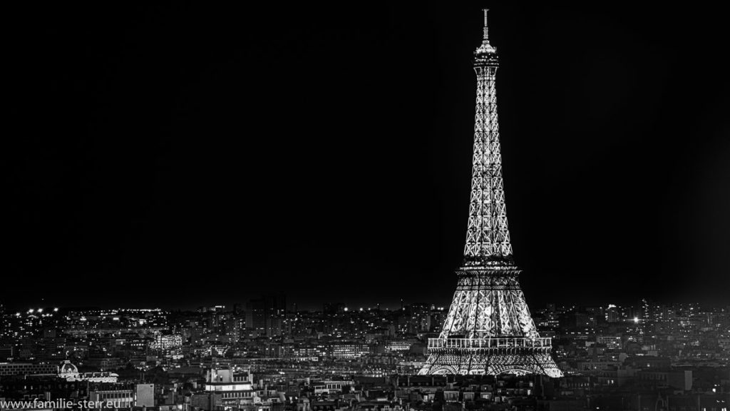 Eiffelturm bei Nacht vom Hyatt Hotel aus gesehen