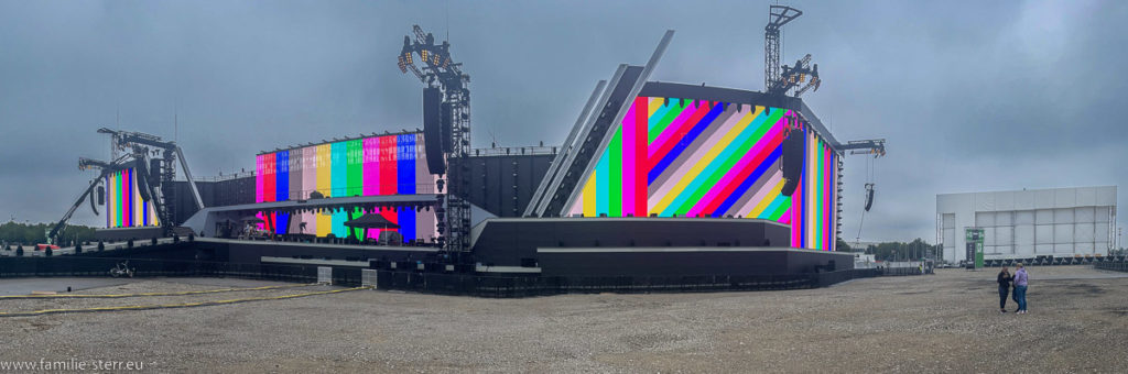 die Konzertbühne bei der Messe München vor dem Konzert