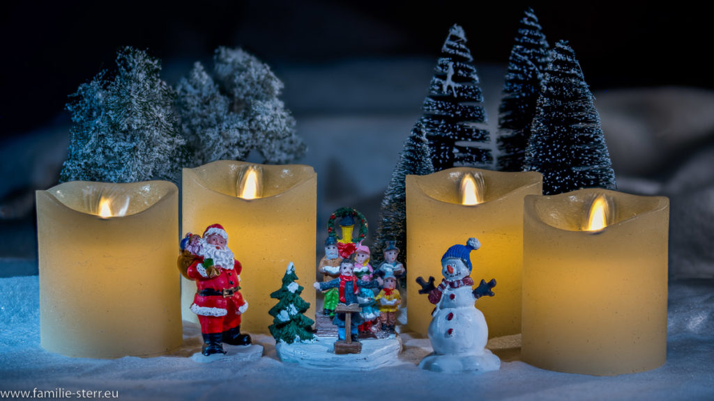 4 Kerzen brennen zum 4. Adventssonntag im Christmas Village