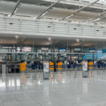 menschenleerer Abfertigungsbereich im Terminal 2 am Flughafen München