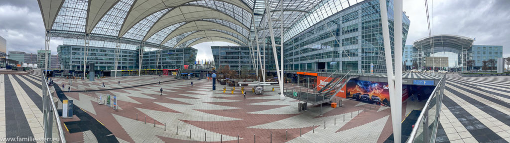 kaum Menschen im Forum im Munich Airport Center