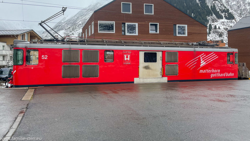Lokomotive des Auszugs am Oberalppass in der Schweiz