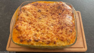 goldbraune Käsekruste auf einer selbstgemachten Lasagne