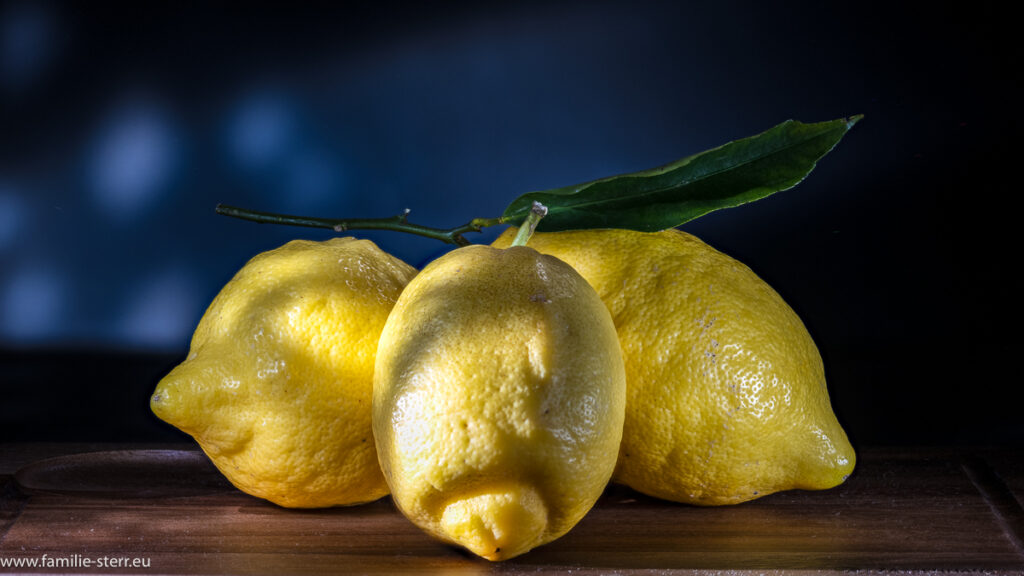 3 schöne, gelbe Zitronen aus Italien