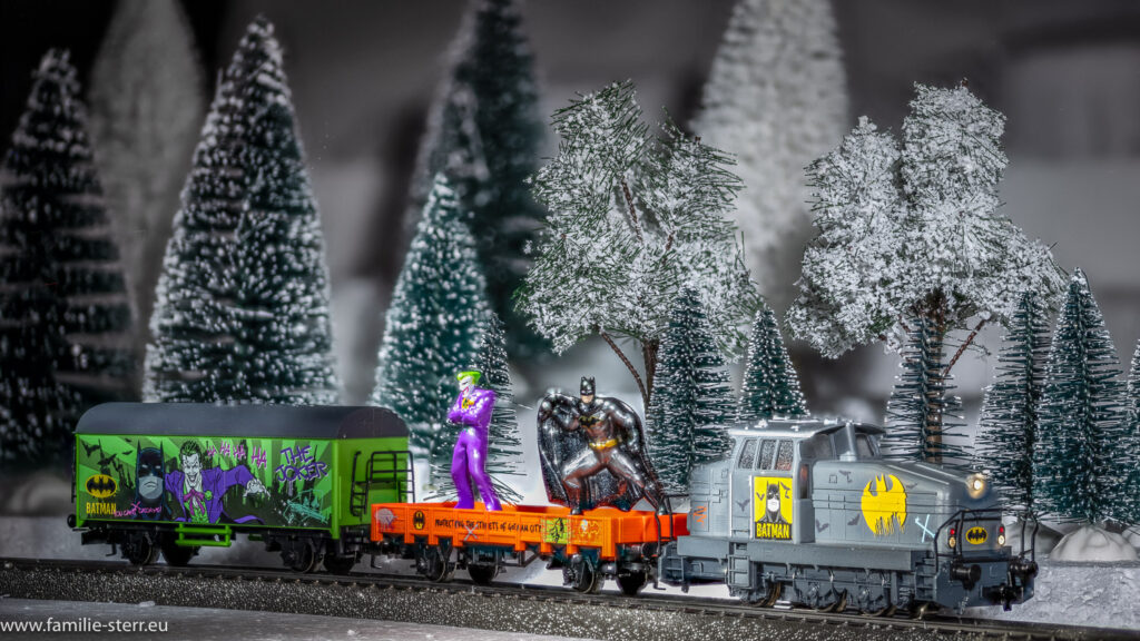 Batman-Zug von Märklin im Winterwald