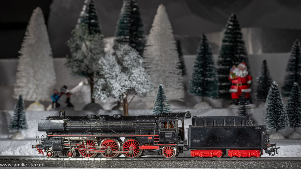 Märklin Dampflok 01 im Winterwald