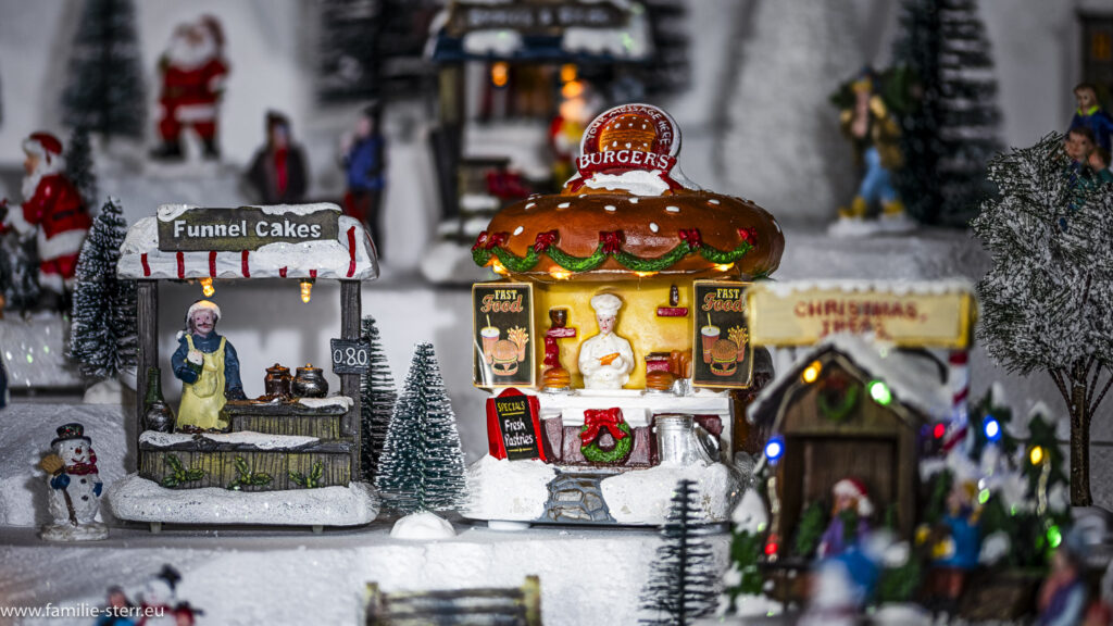 ein Hamburger-Stand im Christmas Village