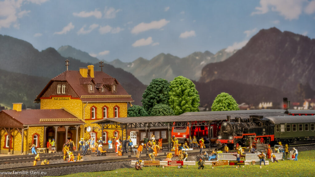 Bauarbeiten am Bahnhof Bad Feilnbach - Szene einer H0 - Modelleisenbahn