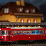 ein H0 - Schienenbus im Bahnhof