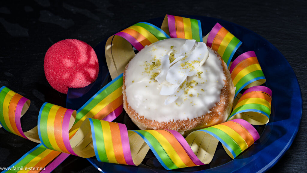 ein Kokos - Krapfen der Bäekerei Neulinger aus München