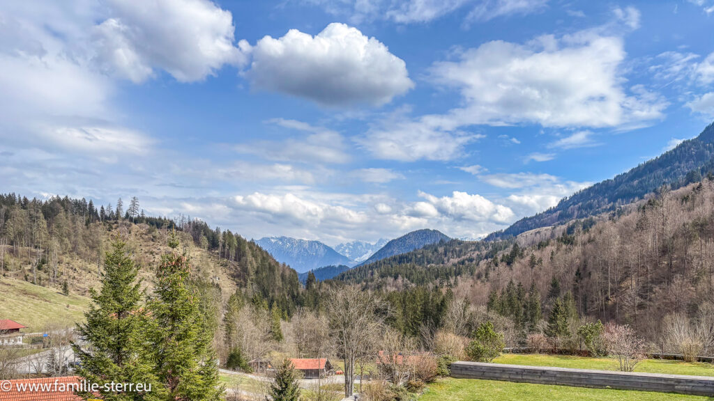 Blick vom Hotel Tatzelwurm Richtung Tirol