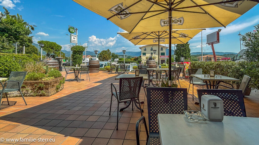 Terrasse der Bar Mancio in Albare zwischen Affi und Costermano auf dem Weg zum Gardasee