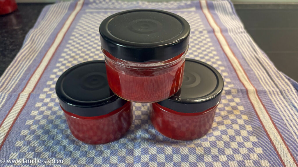 3 Gläser selbst eingekochte Marillenmarmelade von roten Marillen