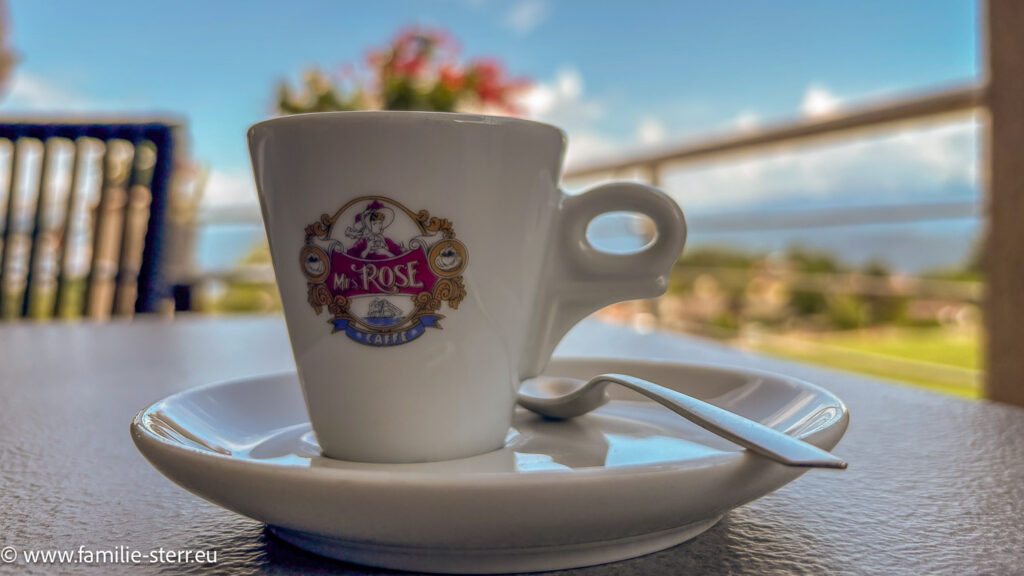 Espresso auf der Terrasse im Solea Dolomiti Hotel