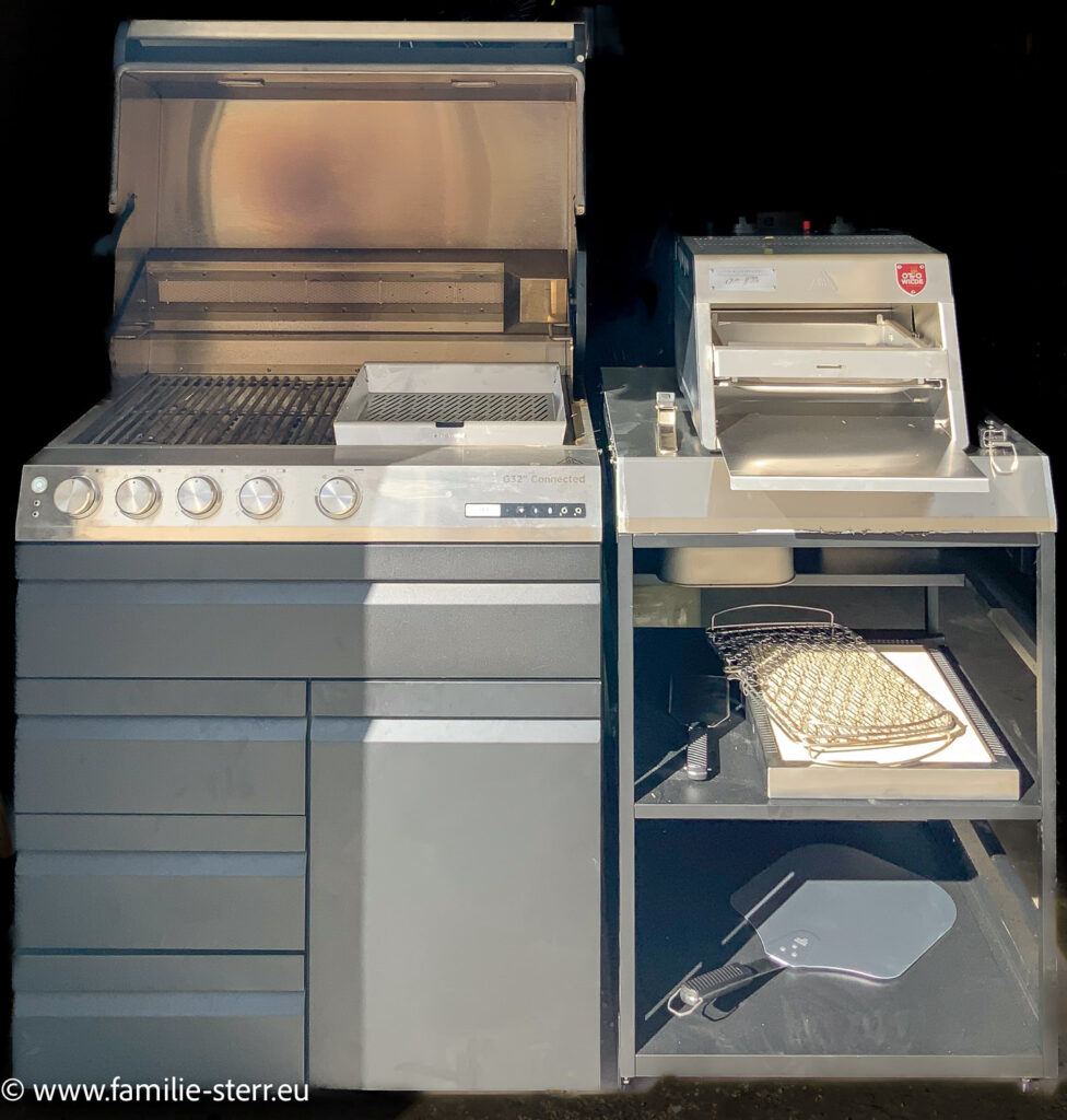 Otto Wilde G32 Gasgrill und ein Oberhitzegrill O.F.B. auf einem R24 Regal