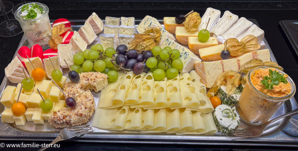 Käseplatte auf Astrids Brunchbuffet